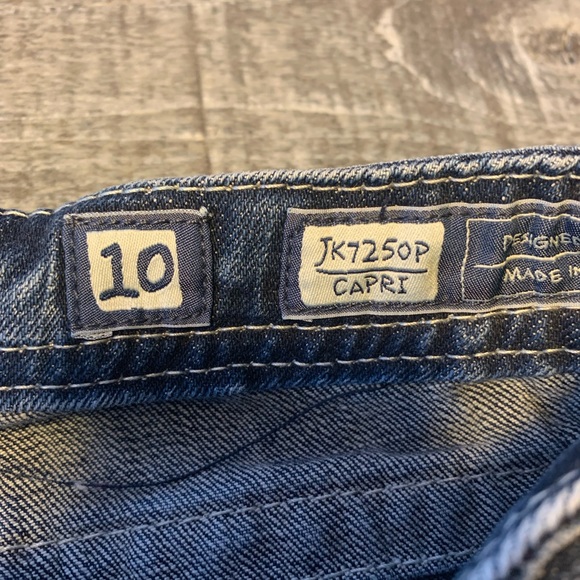 Miss Me Capri Jeans - Picture 11 of 13